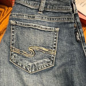 Suki Silver Jeans. Straight leg, good condition, medium wash. Size 30 W 29 L